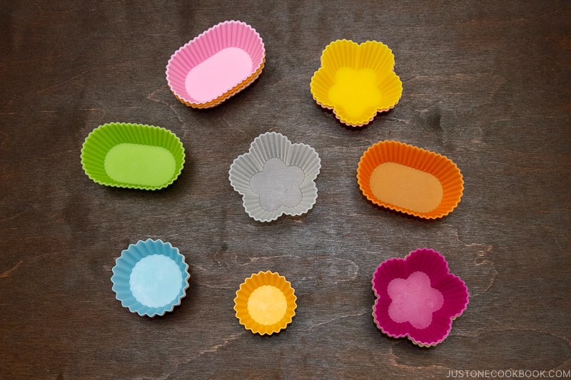 Silicone cups.