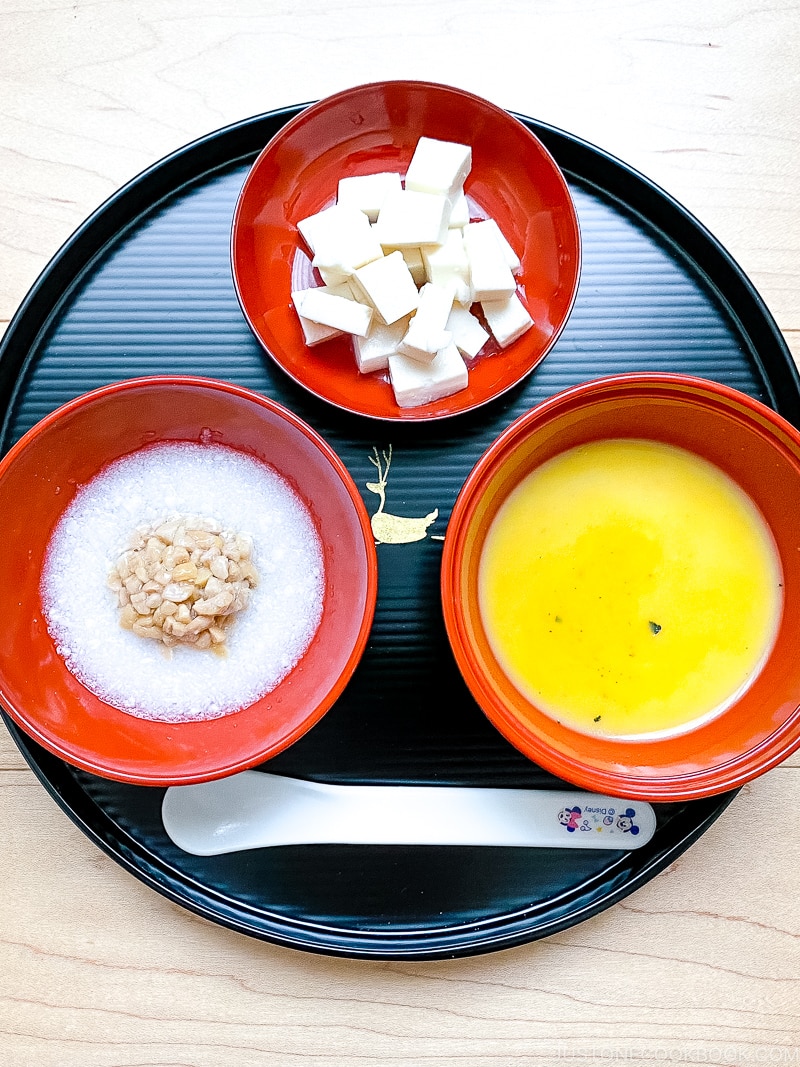 A tray with 3 bowls of Japanese baby food for age 7-8 months