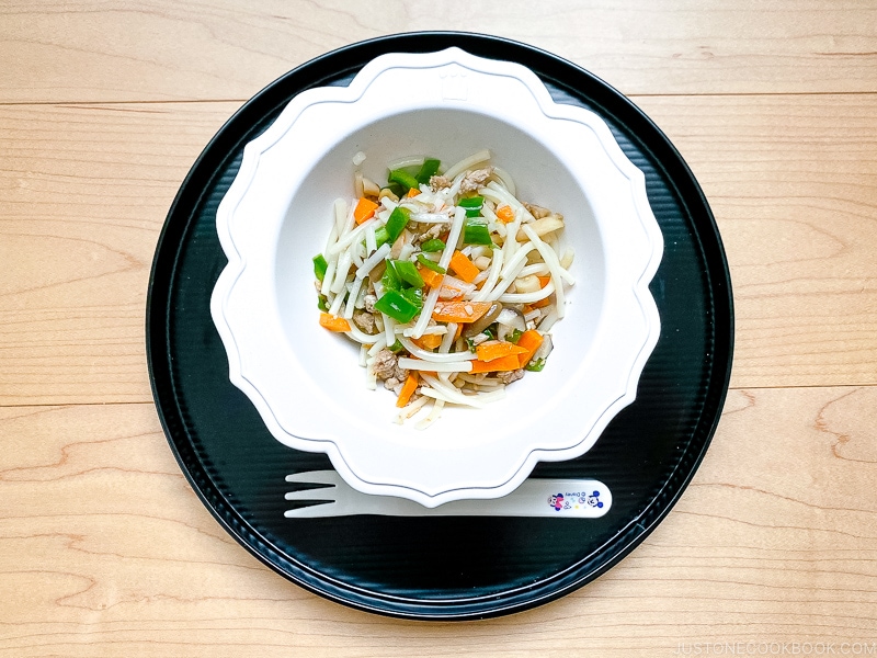 A tray with a bowl containing baby food for age 9-11 months