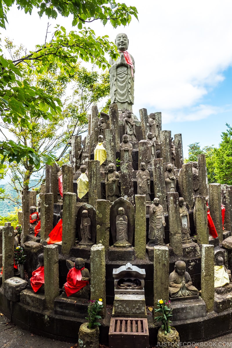 Jizo statues