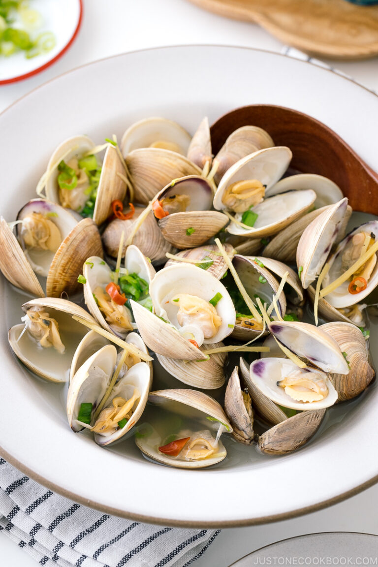 Japanese SakeSteamed Clams (Video) あさりの酒蒸し • Just One Cookbook