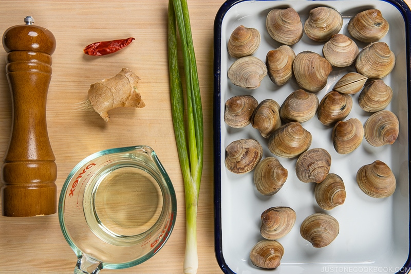 Japanese Sake-Steamed Clams Ingredients