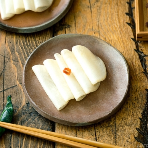 A bizen ware containing Senmaizuke (Japanese Pickled Turnip).