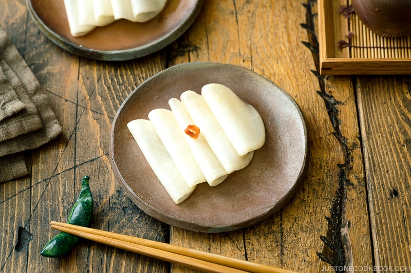 A bizen ware containing Senmaizuke (Japanese Pickled Turnip).