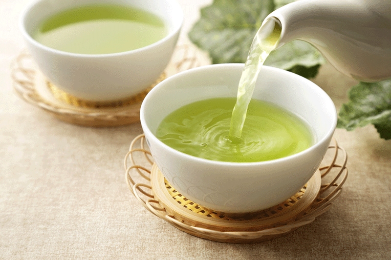 nozomi green tea pouring into tea cup