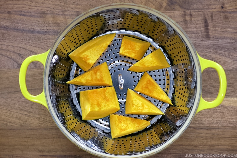 How to Cut Kabocha