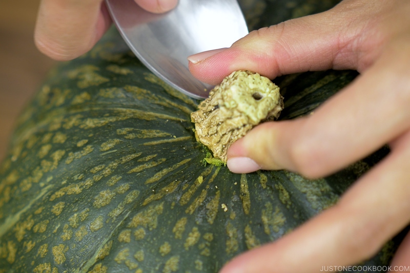 How to Cut Kabocha