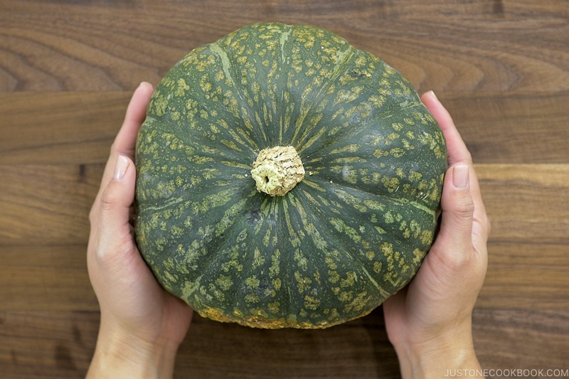 How to Cut Kabocha