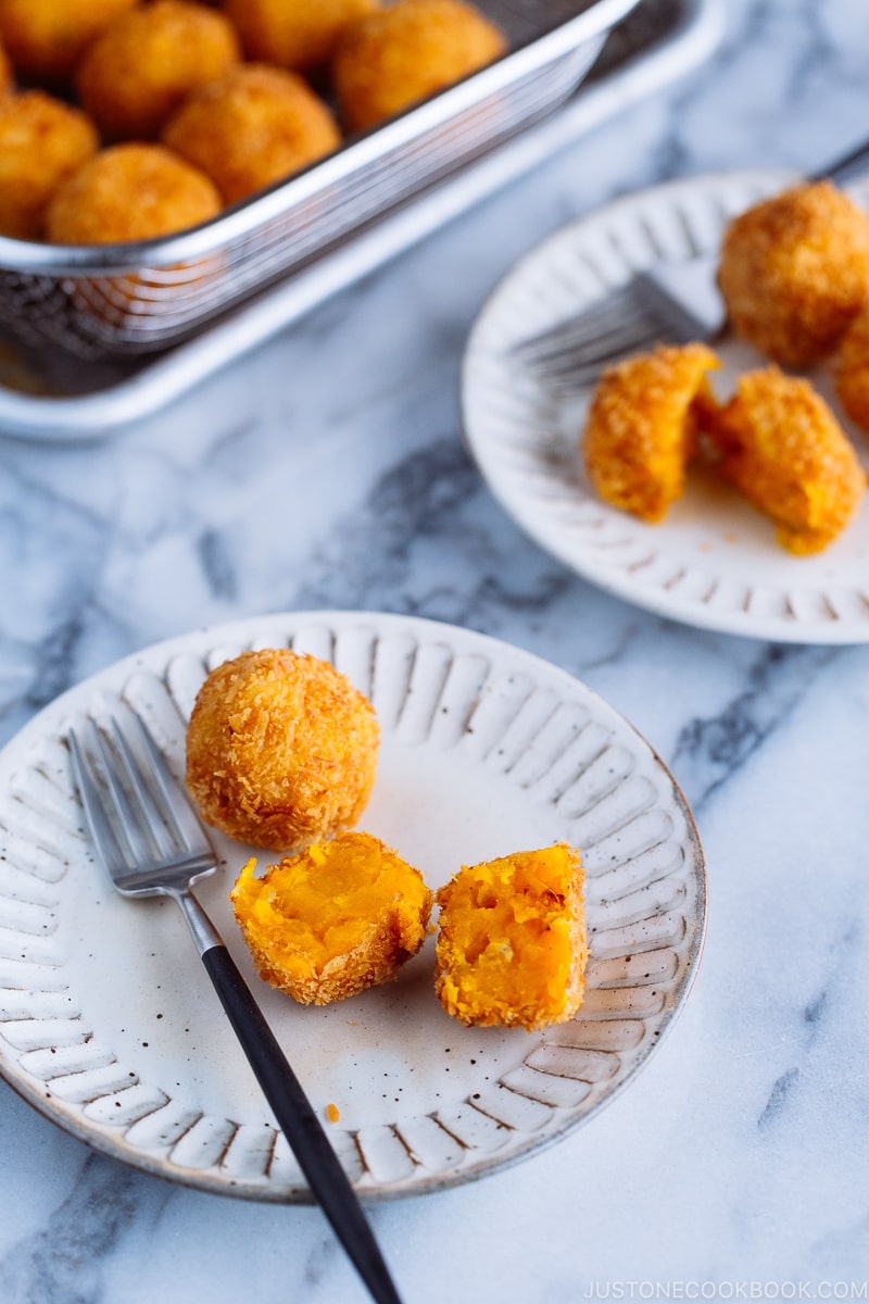 Ceramic plates containing round Kabocha Croquettes (Korokke).