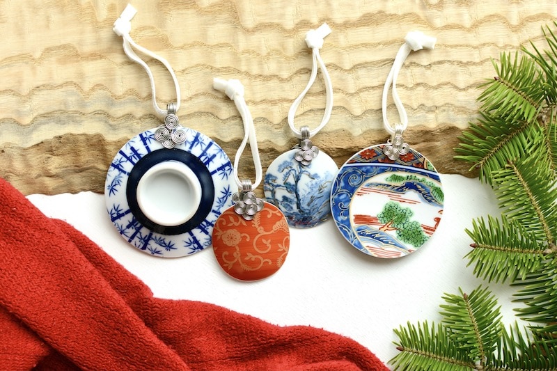 4 beautiful pieces of Christmas ornaments made of Japanese pottery
