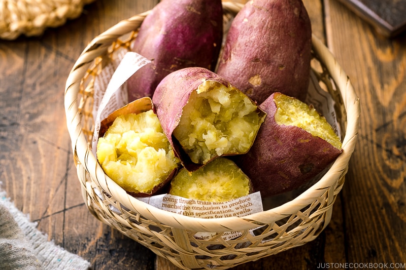 Oude man Vleien evalueren Baked Japanese Sweet Potatoes (Yaki Imo) 焼き芋 • Just One Cookbook