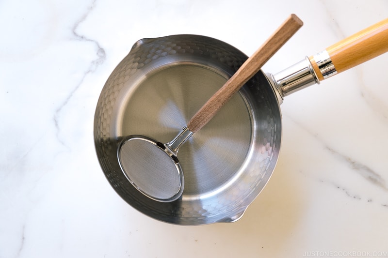 Fine mesh skimmer inside a pot