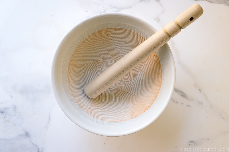 japanese kitchen tools Suribachi and Surikogi Japanese mortar and pestle