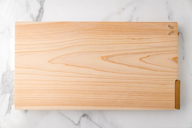 hinoki cypress wood cutting board