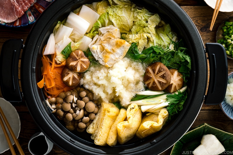 Mizore Nabe (Hot Pot with Grated Daikon) みぞれ鍋 • Just One Cookbook