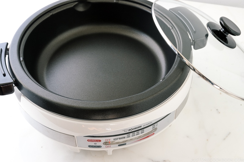 Zojirushi Electric Skillet Hot Pot Giveaway (US & Canada Only)