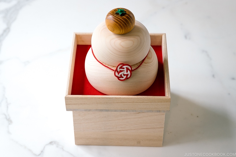 Kagami Mochi decoration made with hinoki wood.