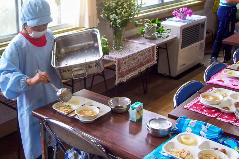 staff serving food into lunch trays