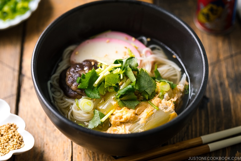 https://www.justonecookbook.com/wp-content/uploads/2022/01/Somen-Noodle-Soup-4779-I-1.jpg