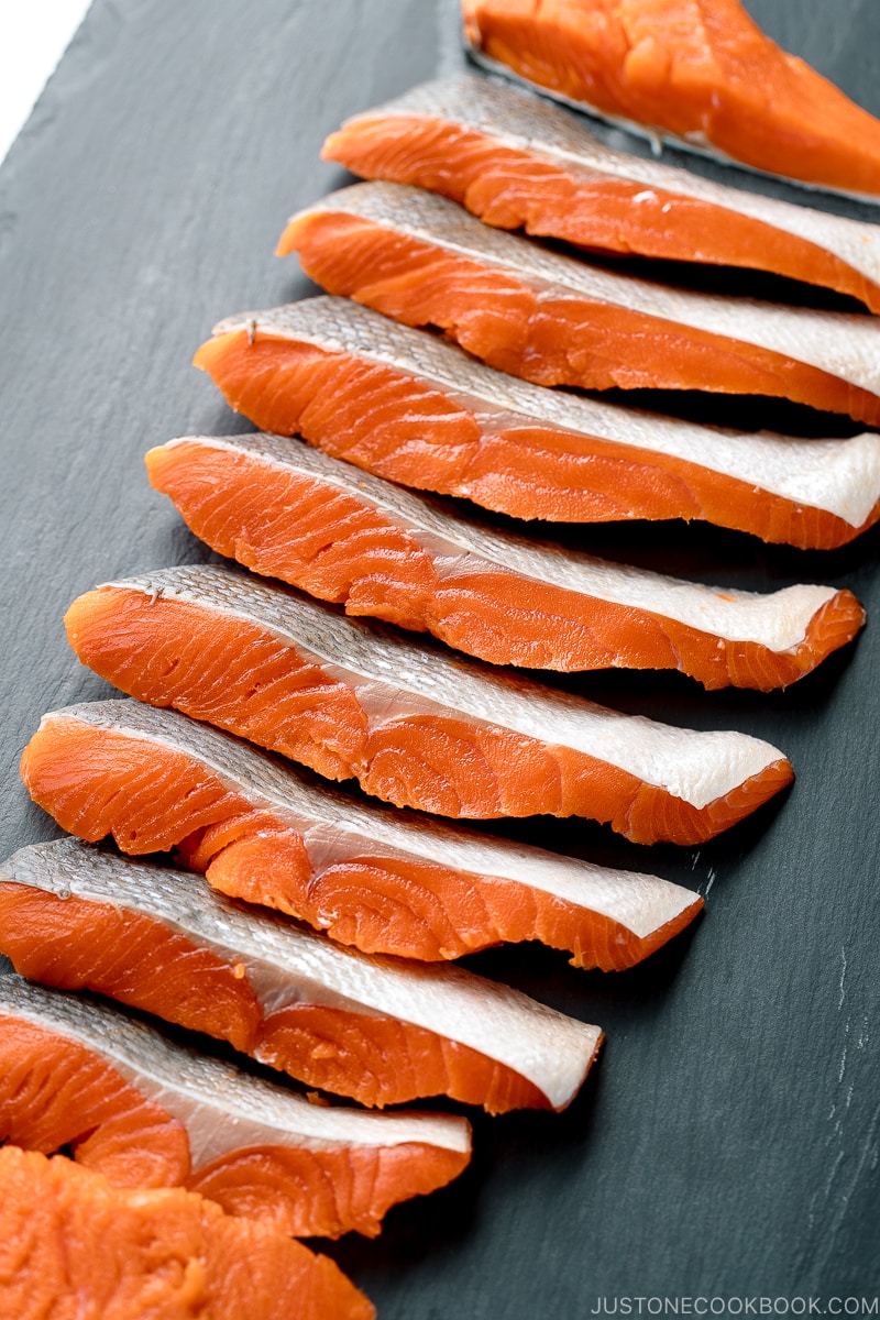 Step by step instructions on how to cut half a salmon into thin Japanese-style fillets.