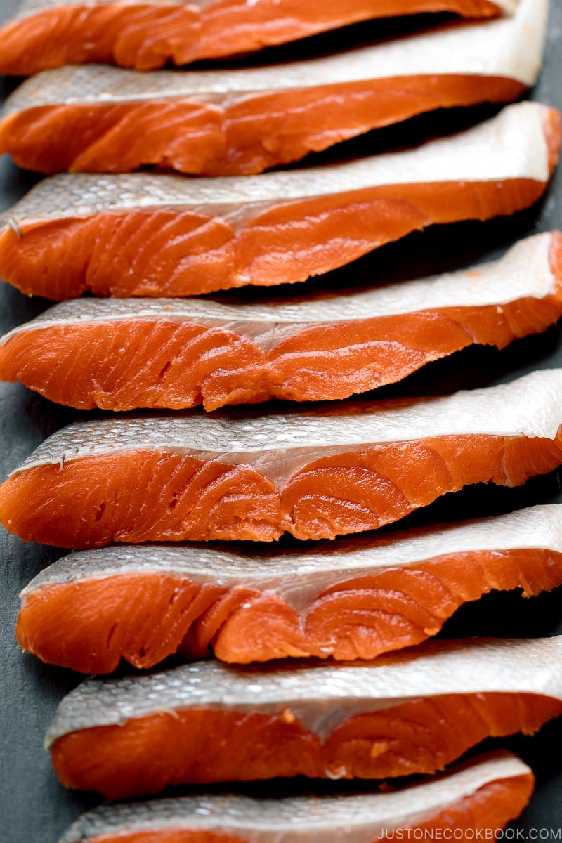 Step by step instructions on how to cut half a salmon into thin Japanese-style fillets.