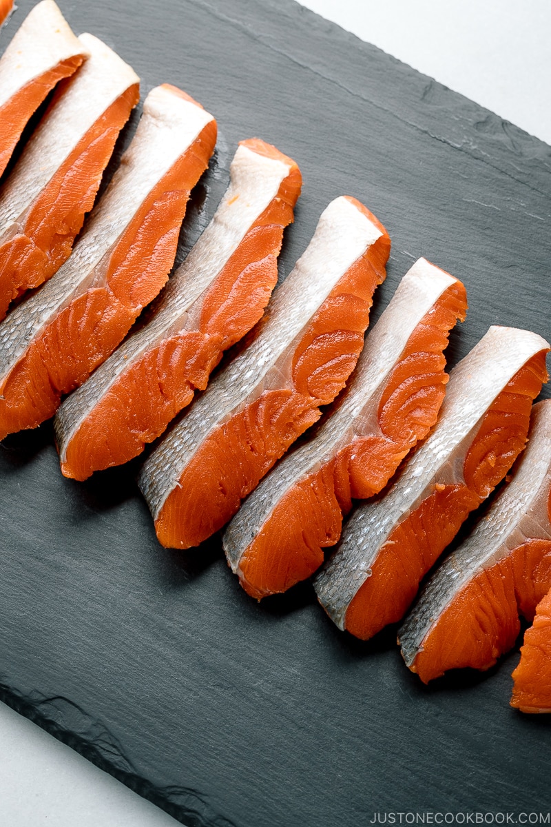 Step by step instructions on how to cut half a salmon into thin Japanese-style fillets.