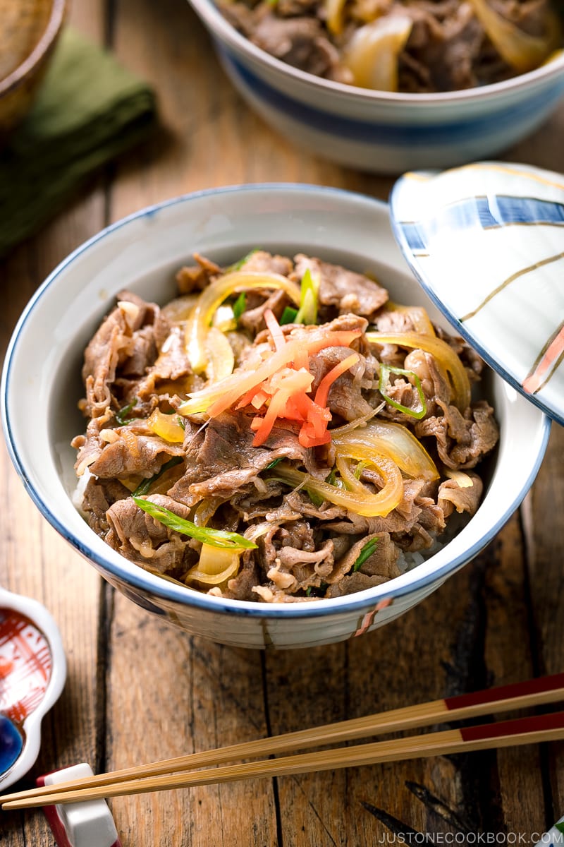 A donburi rice bowl containing gyudon, simmered beef and onions over steamed rice.