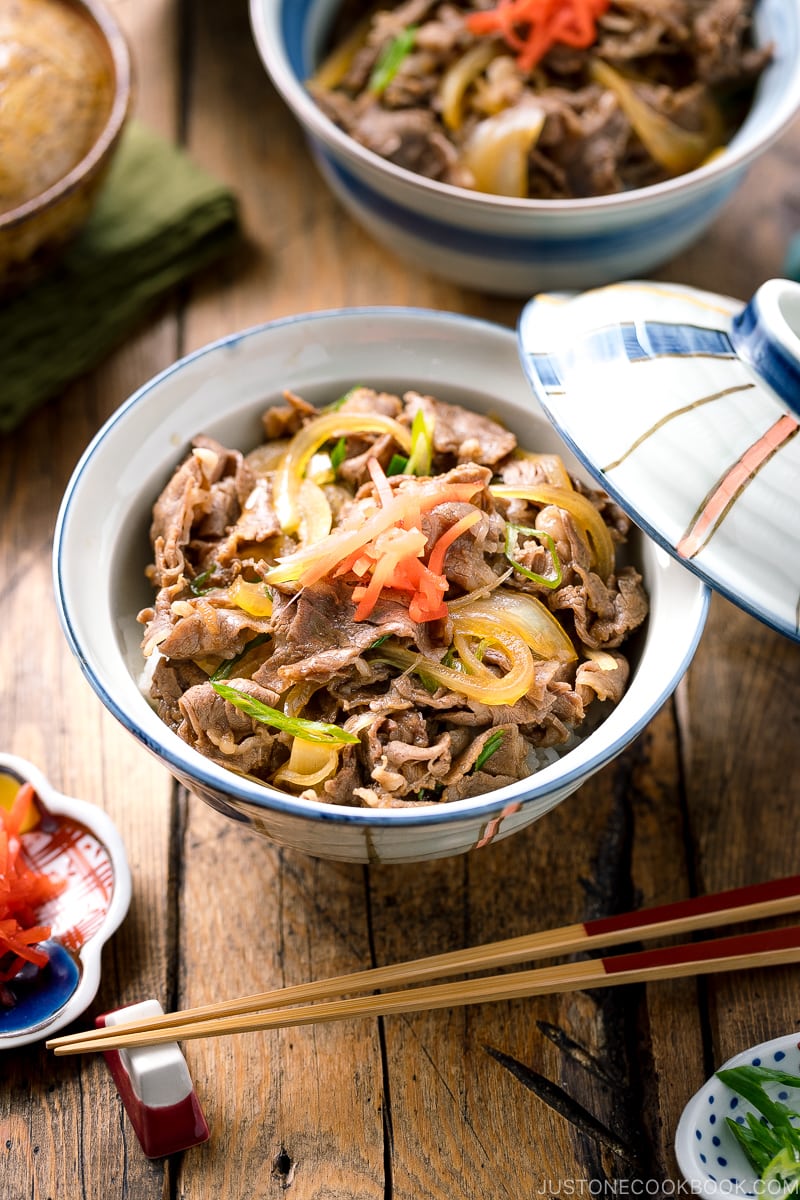 A donburi rice bowl containing gyudon, simmered beef and onions over steamed rice.