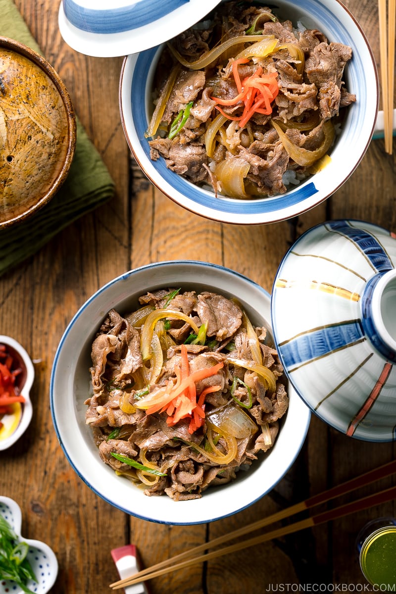 A donburi rice bowl containing gyudon, simmered beef and onions over steamed rice.