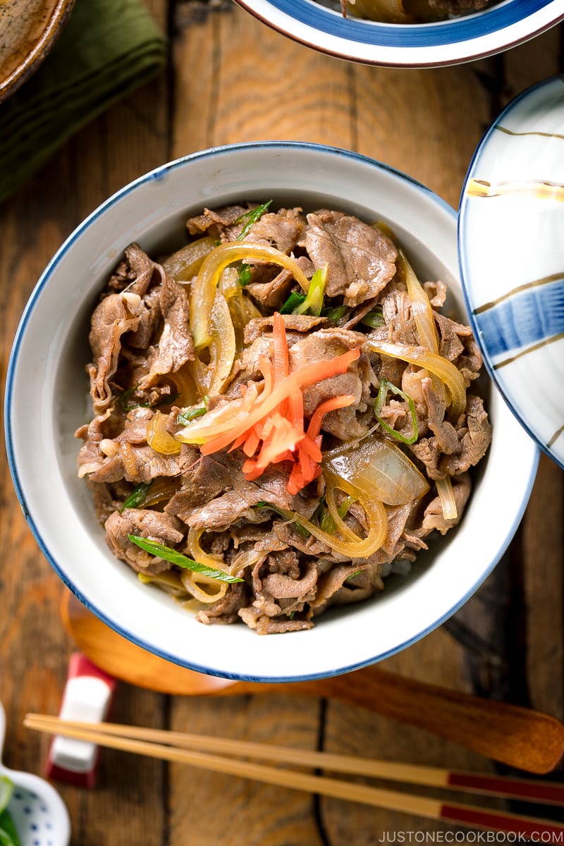 A donburi rice bowl containing gyudon, simmered beef and onions over steamed rice.