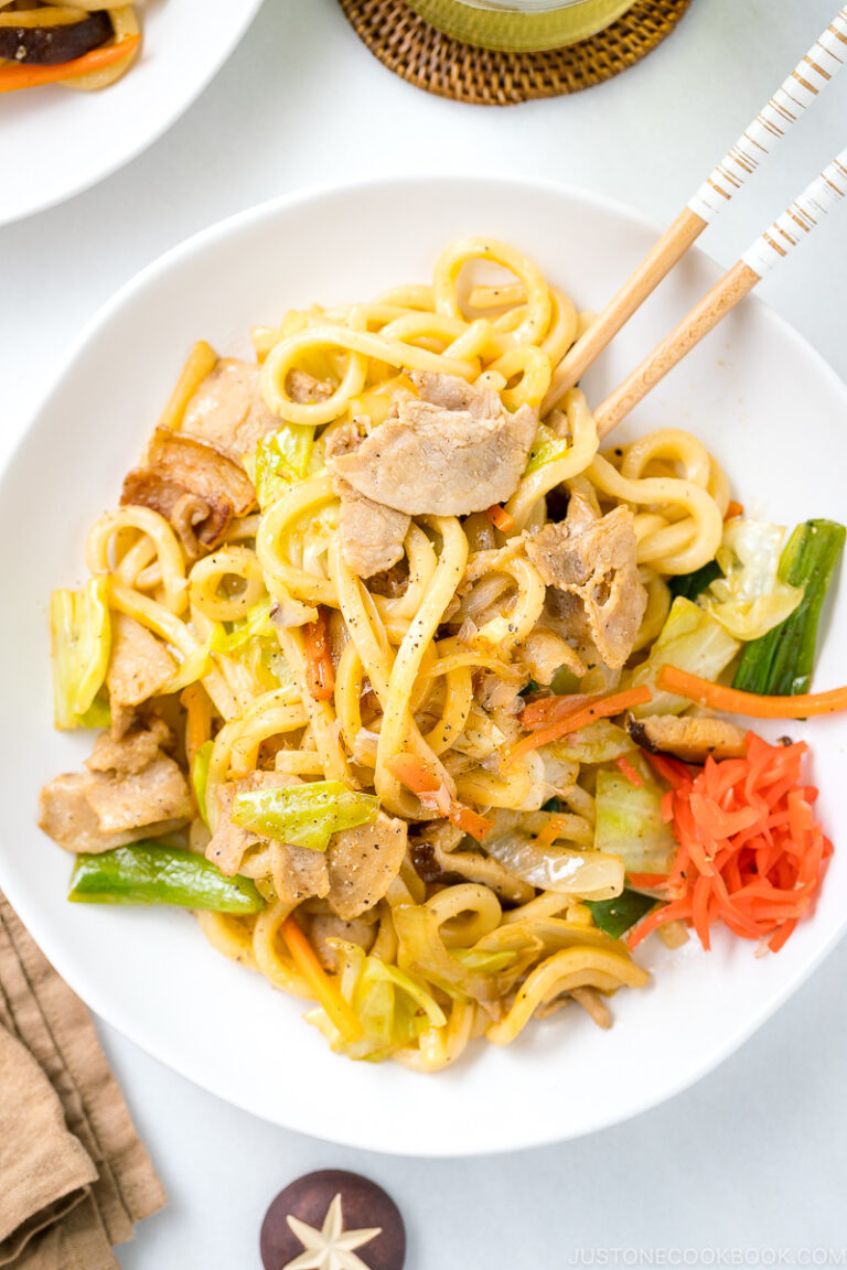 Yaki Udon (StirFried Udon Noodles) 焼きうどん • Just One Cookbook