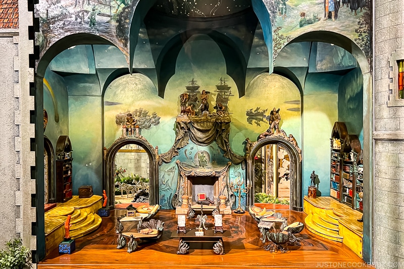 Colleen Moore's Fairy Castle library