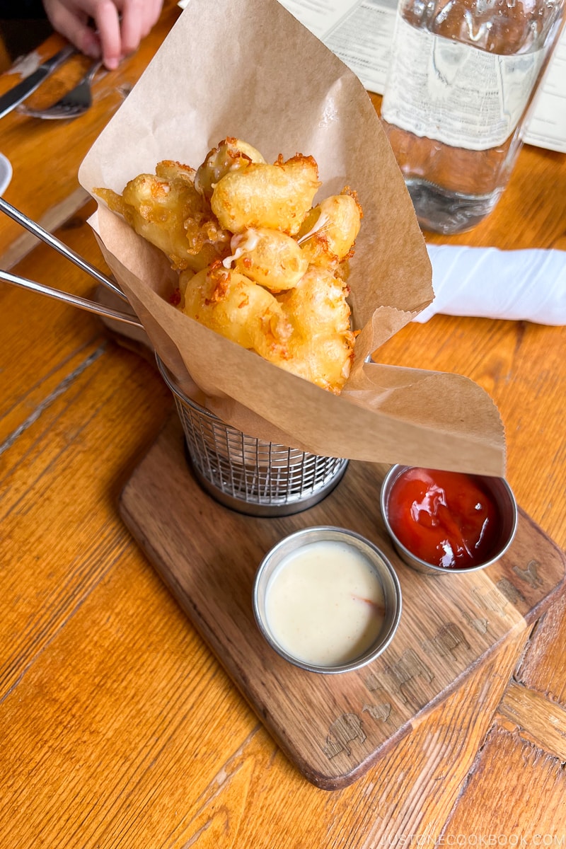 Wisconsin Cheese Curds with Ketchup & Spicy Curd Sauce