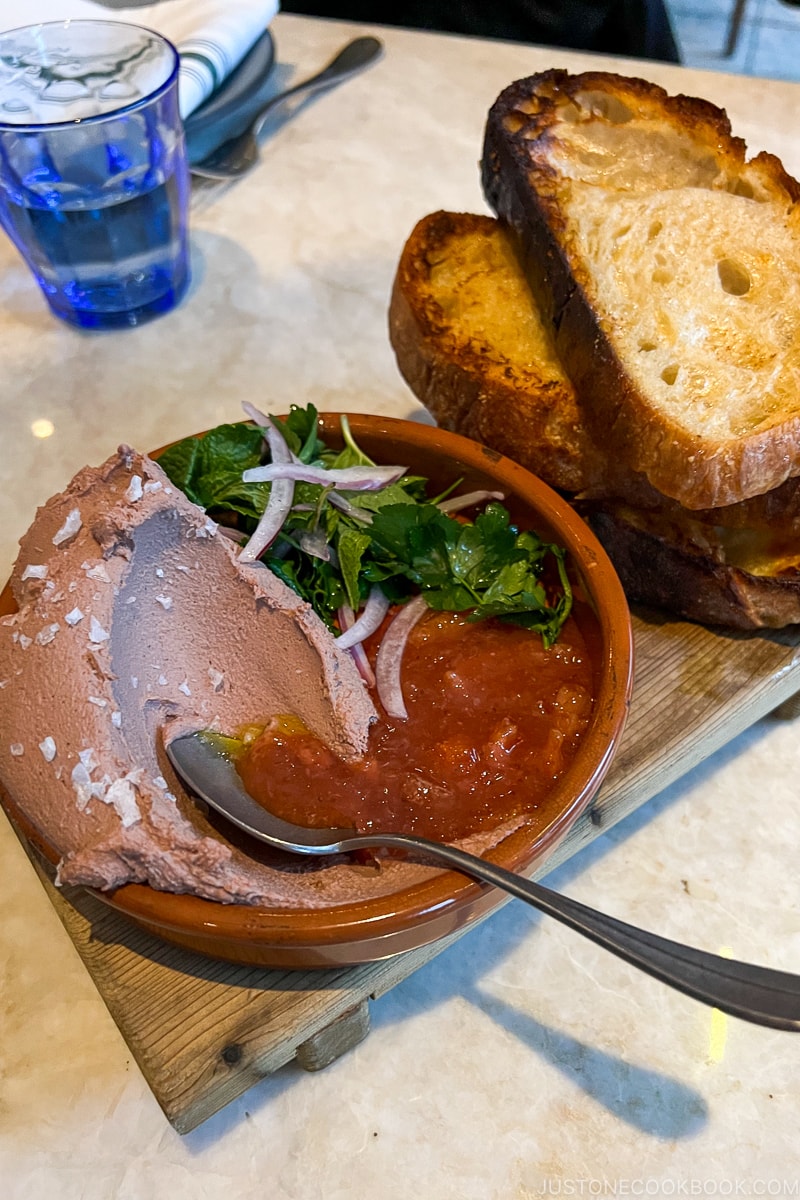 chicken liver crostini with strawberry balsamic preserves