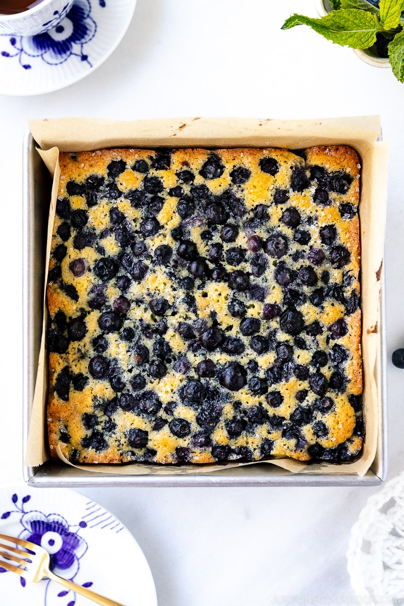 A cake pan containing blueberry cake.