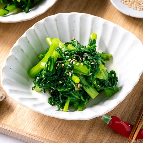 A white bowl containing Easy Chrysanthemum Salad.