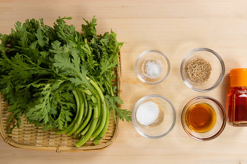 Easy Chrysanthemum Salad Ingredients