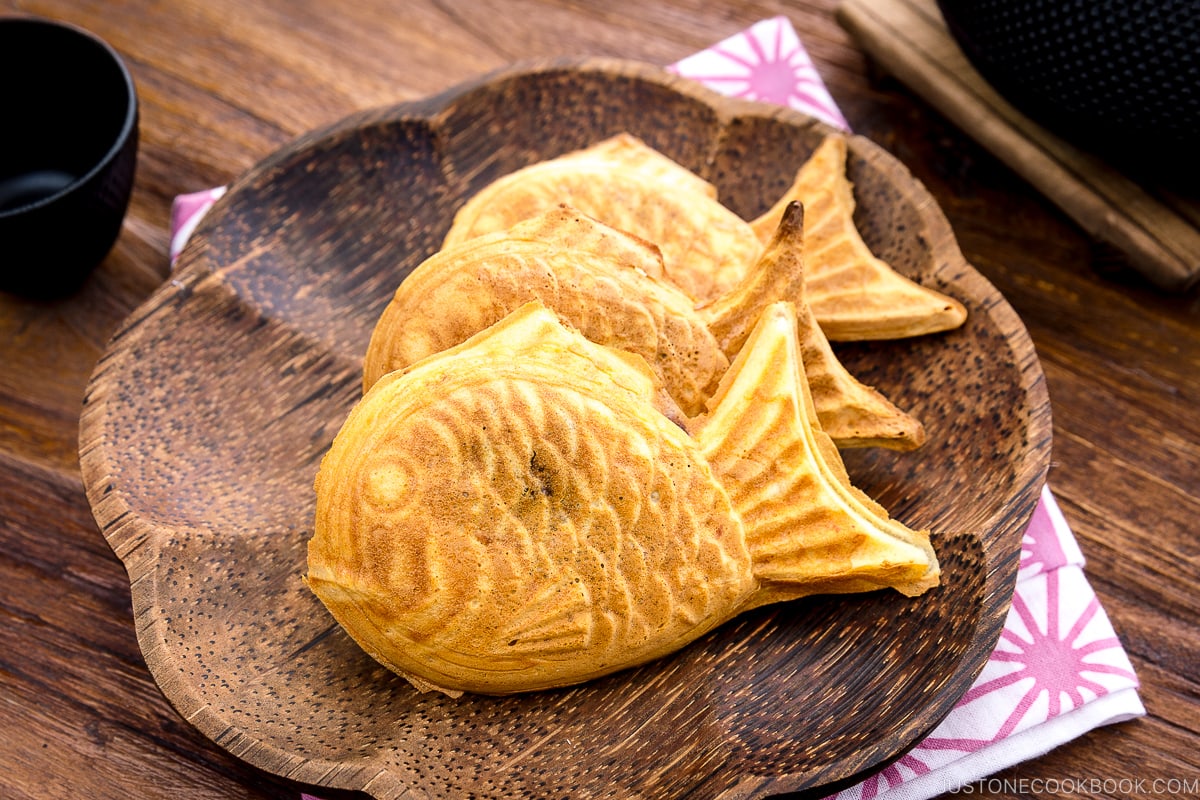 Taiyaki served on a wooden plate.