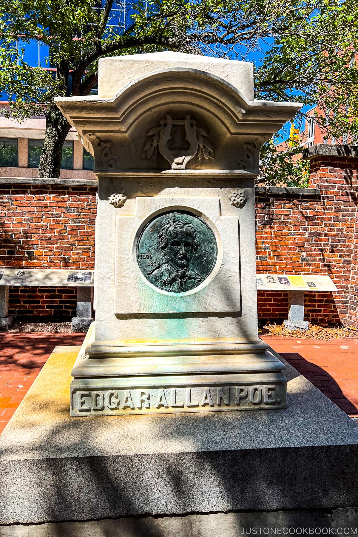 Edgar Allan Poe grave