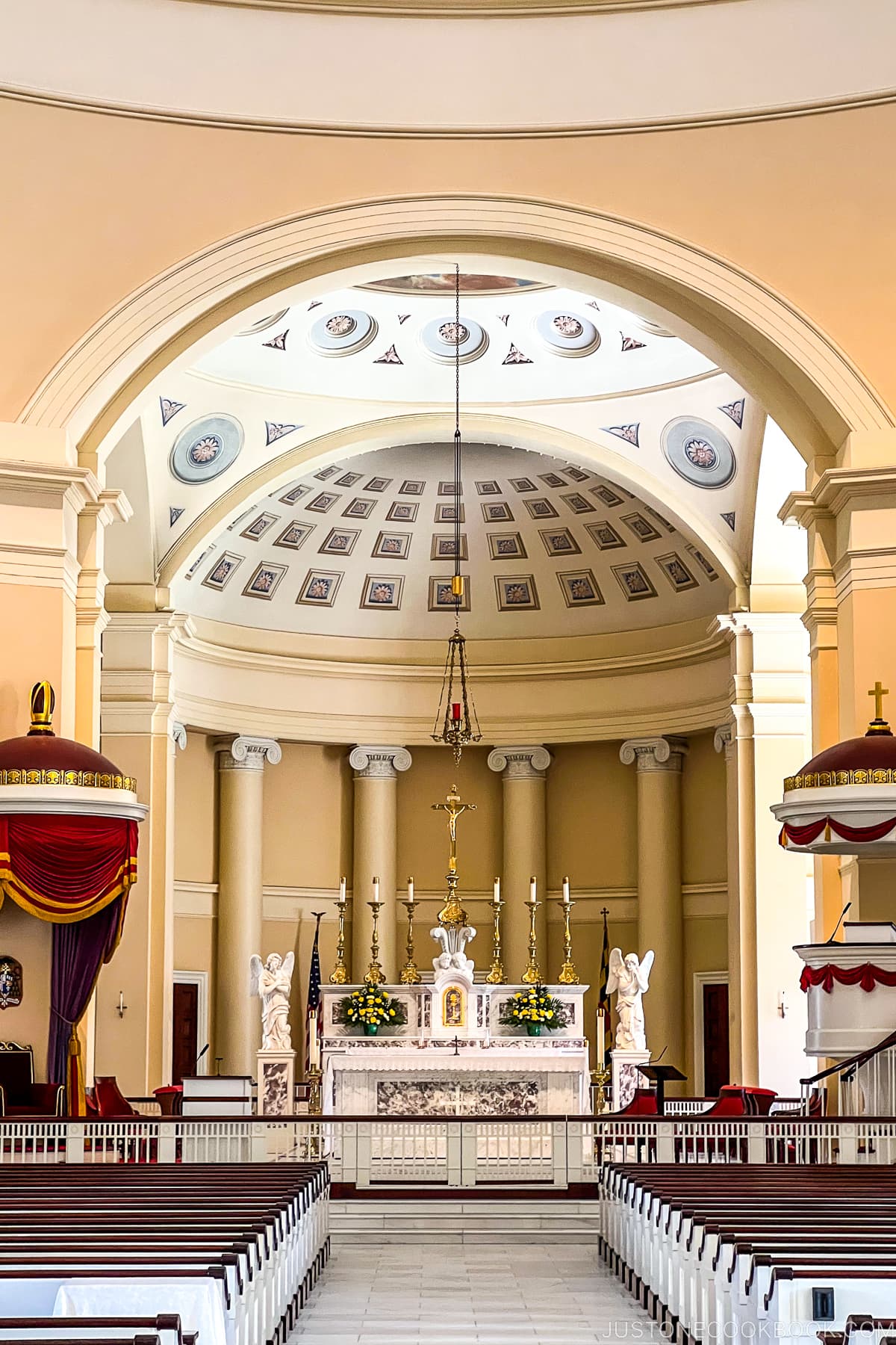 the altar at Basilica of the National Shrine of the Assumption of the Blessed Virgin Mary