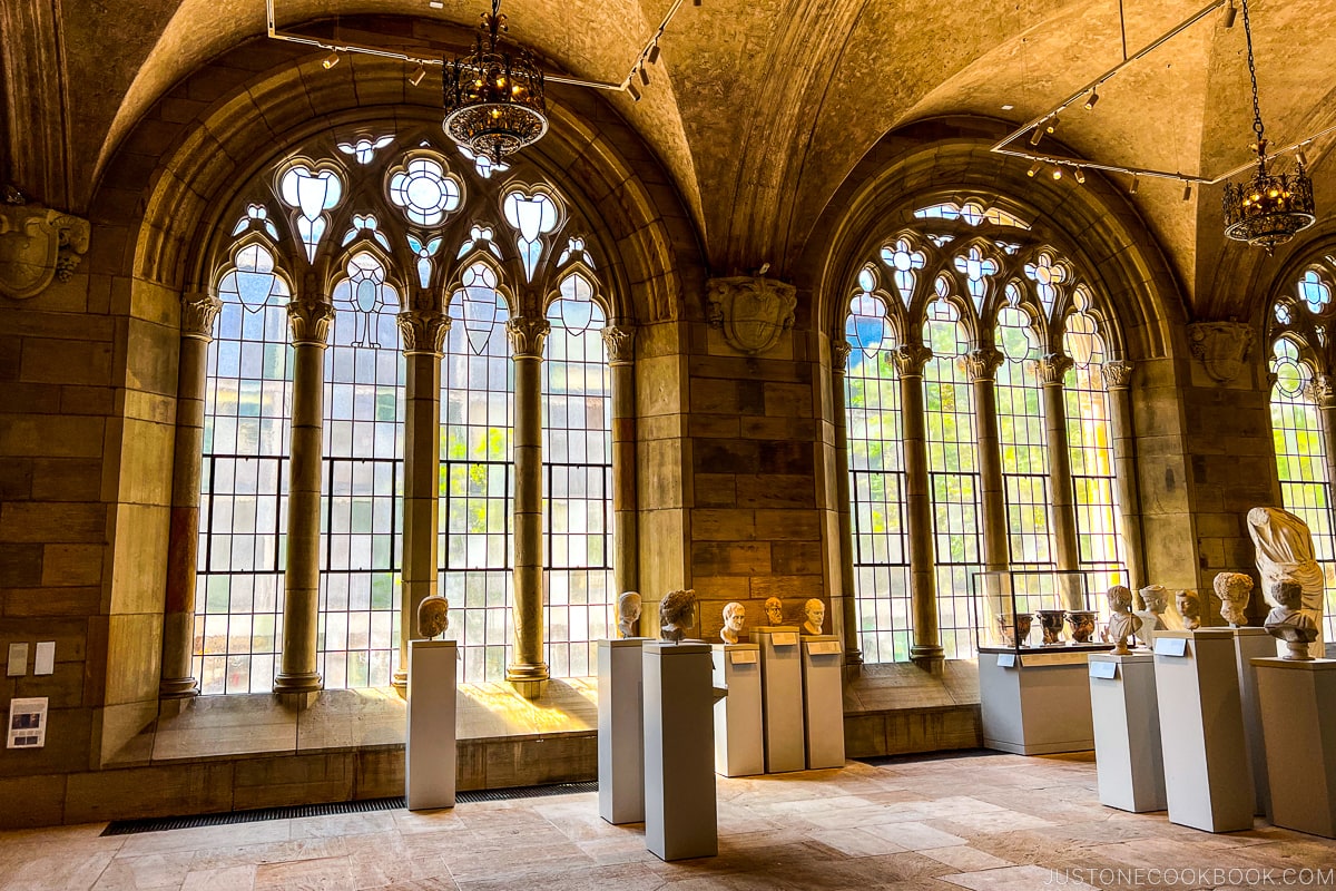 Yale University Art Gallery windows and sculptures