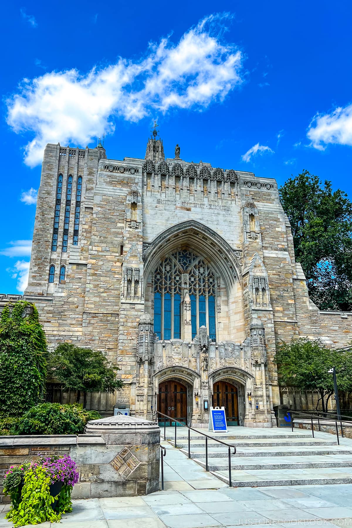 Bass Library at Yale University