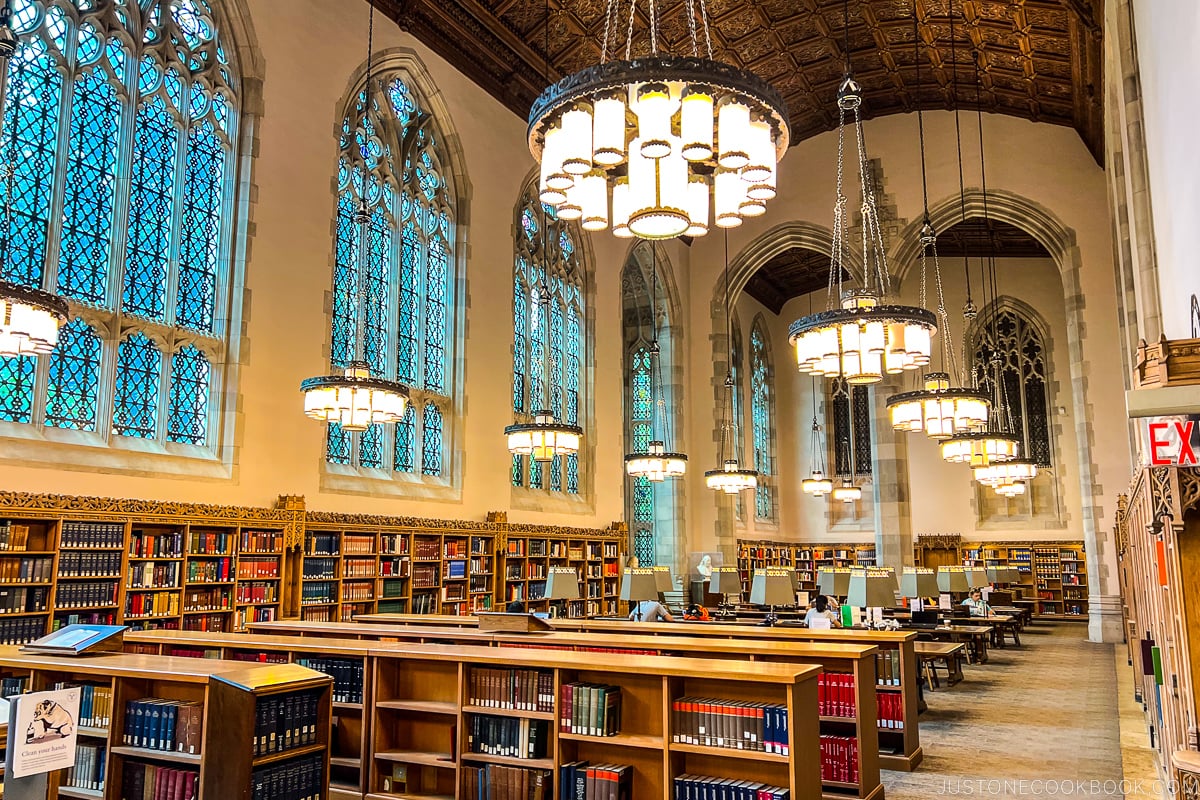 bookshelves and desks at inside Bass Library at Yale University