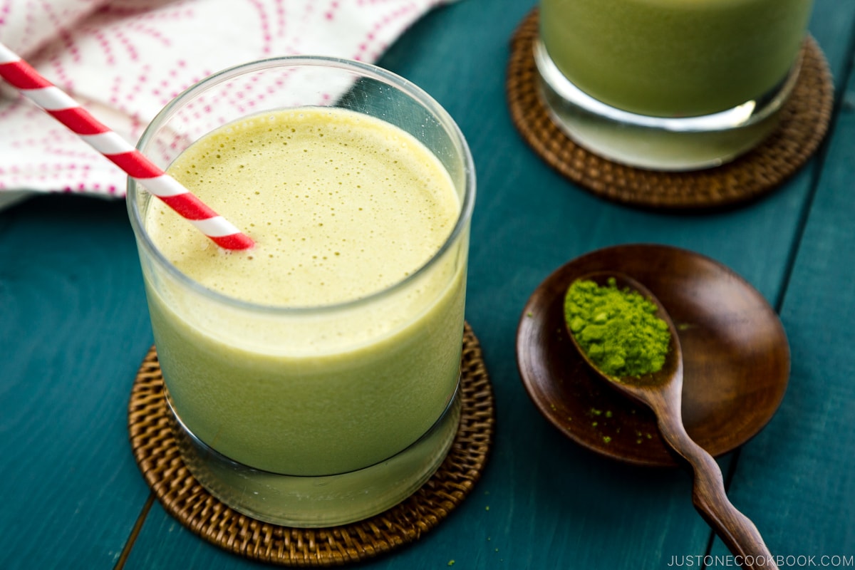 https://www.justonecookbook.com/wp-content/uploads/2022/11/Green-Tea-Smoothie-7017-I.jpg