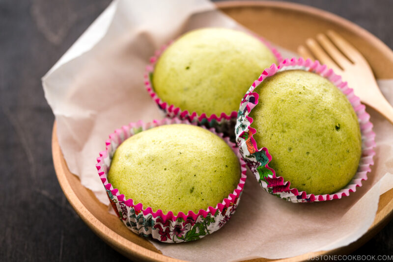 Matcha Steamed Cake 抹茶蒸しパン • Just One Cookbook