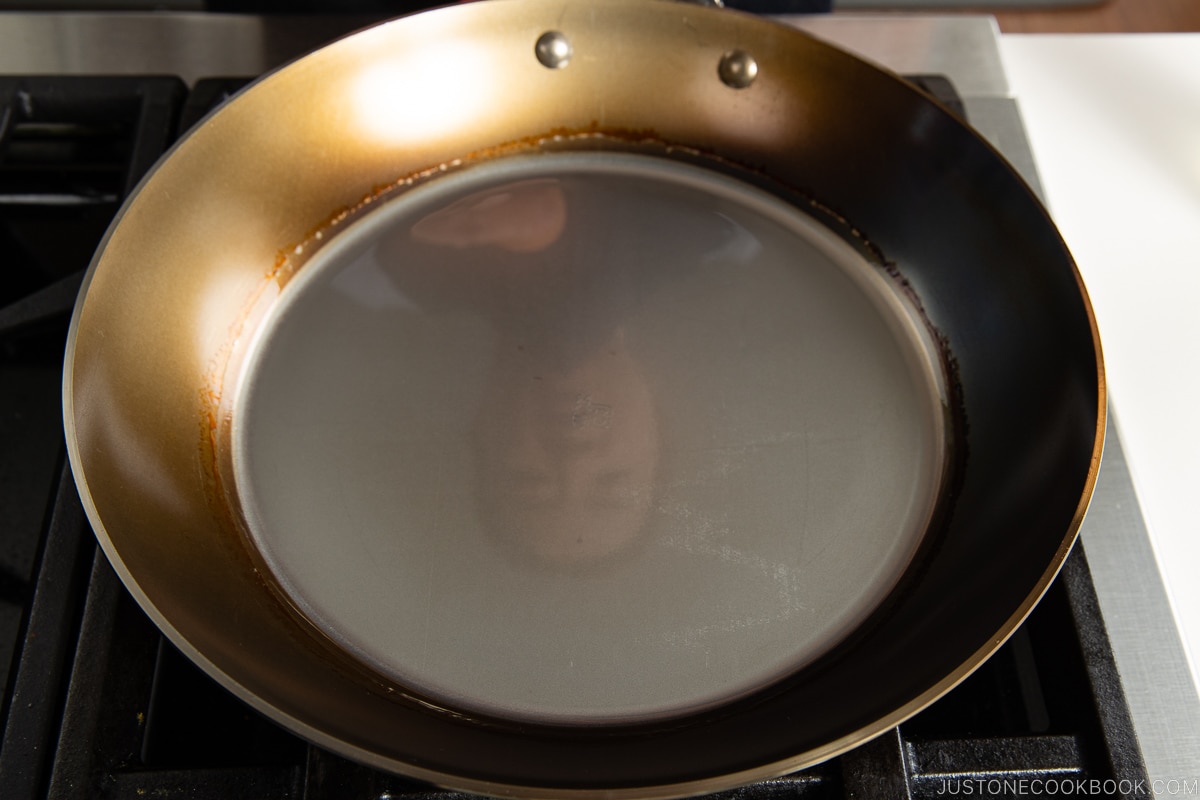 fry pan with oil