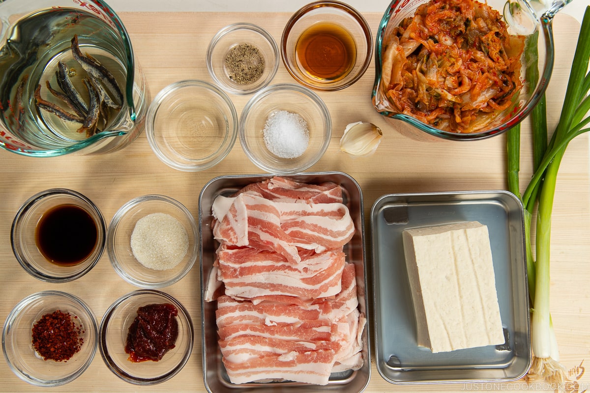 Kimchi Jjigae (Kimchi Stew) Ingredients