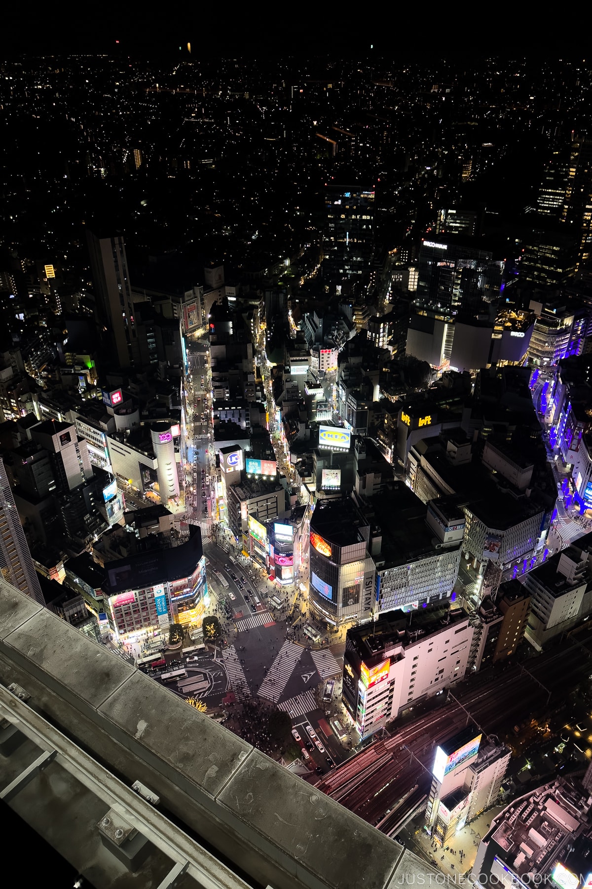 bird's-eye view of Shibuya scramble