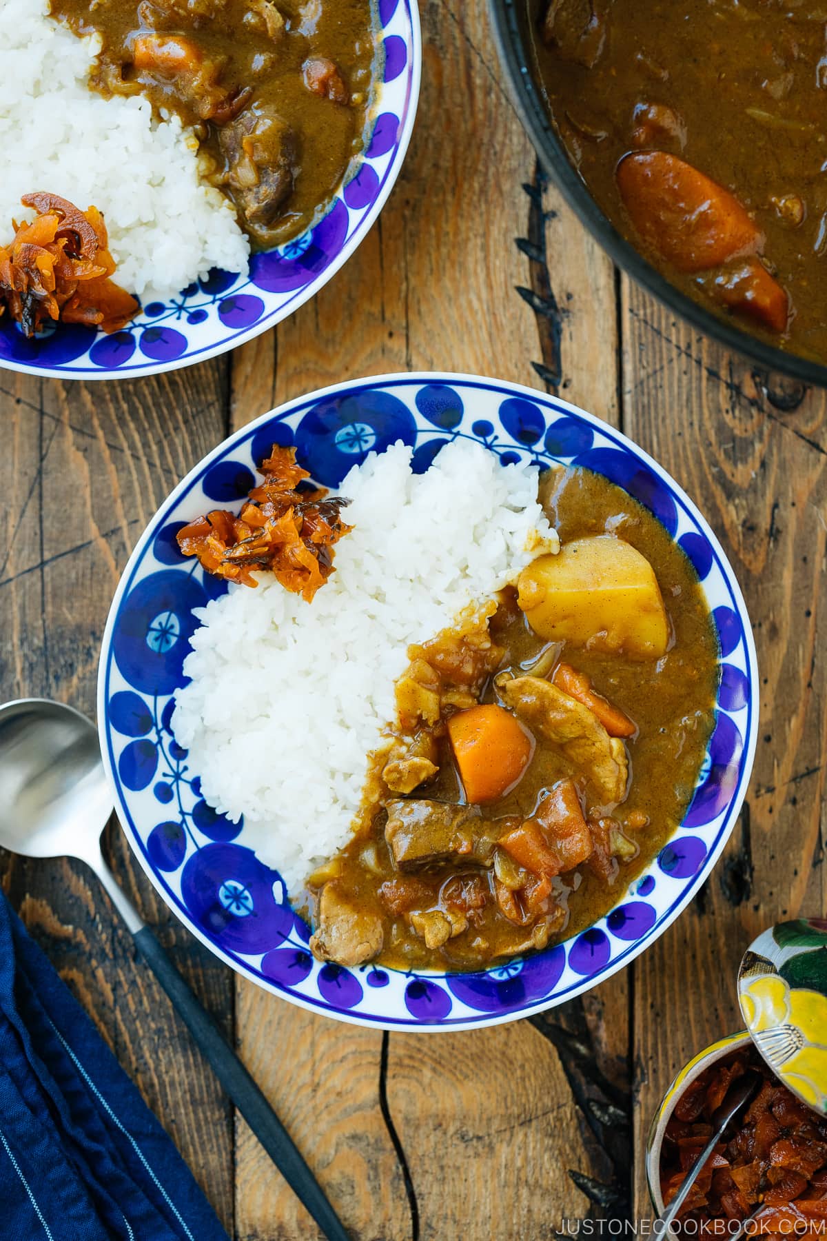 Ceramic bowls containing Japanese Tomato Curry with steamed rice.