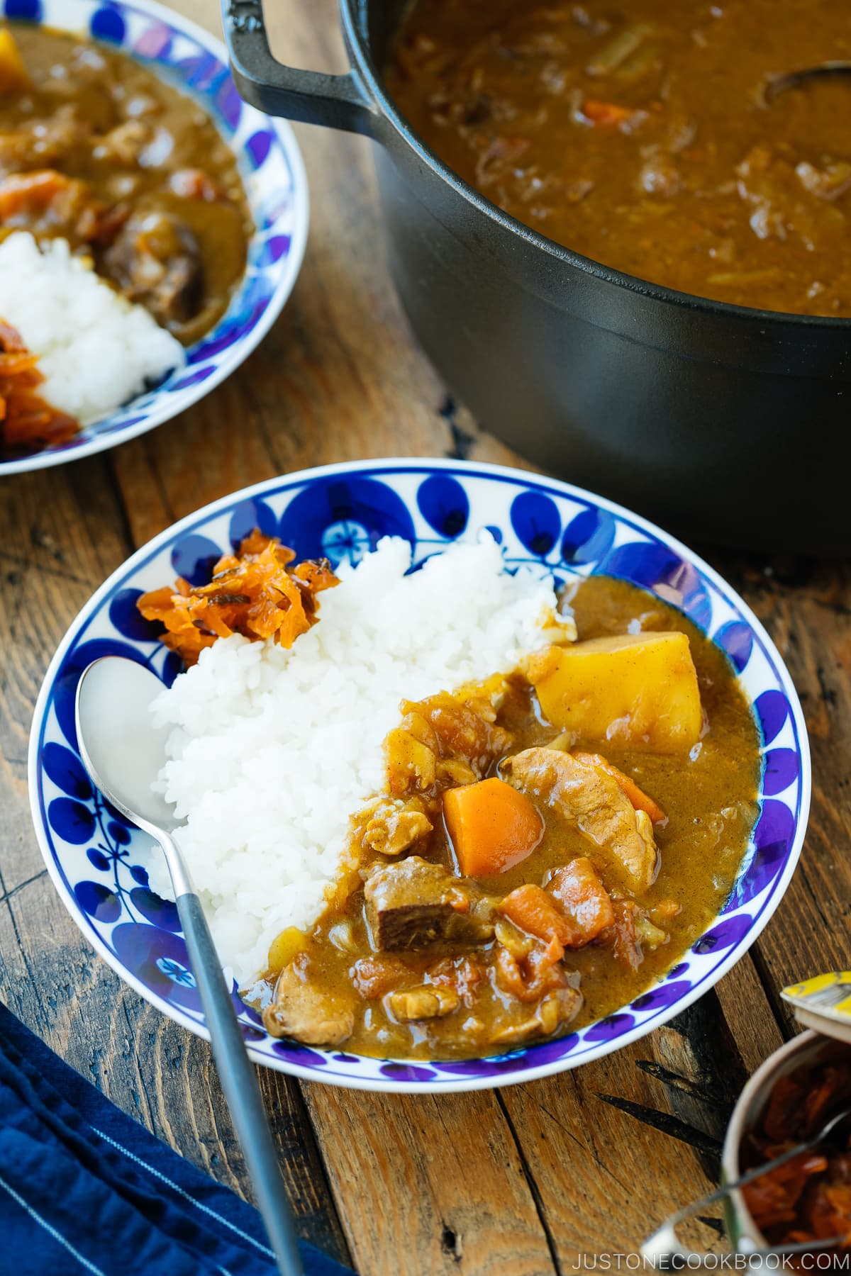 Ceramic bowls containing Japanese Tomato Curry with steamed rice.